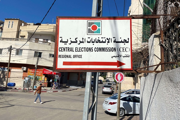 الرئيس الفلسطيني يؤجل الانتخابات التشريعية المقررة في نوفمبر